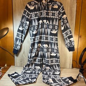 Old Navy full body fleece sleeper with hood. Size Small Tall.